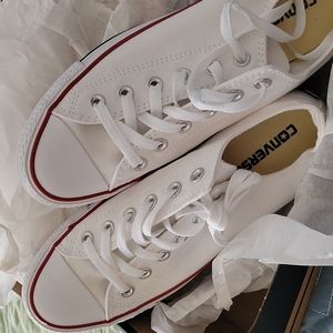 Converse white sneaker NEW